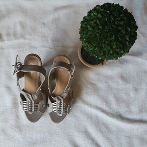 NEVER WORN: Beige Gray Platform Heels